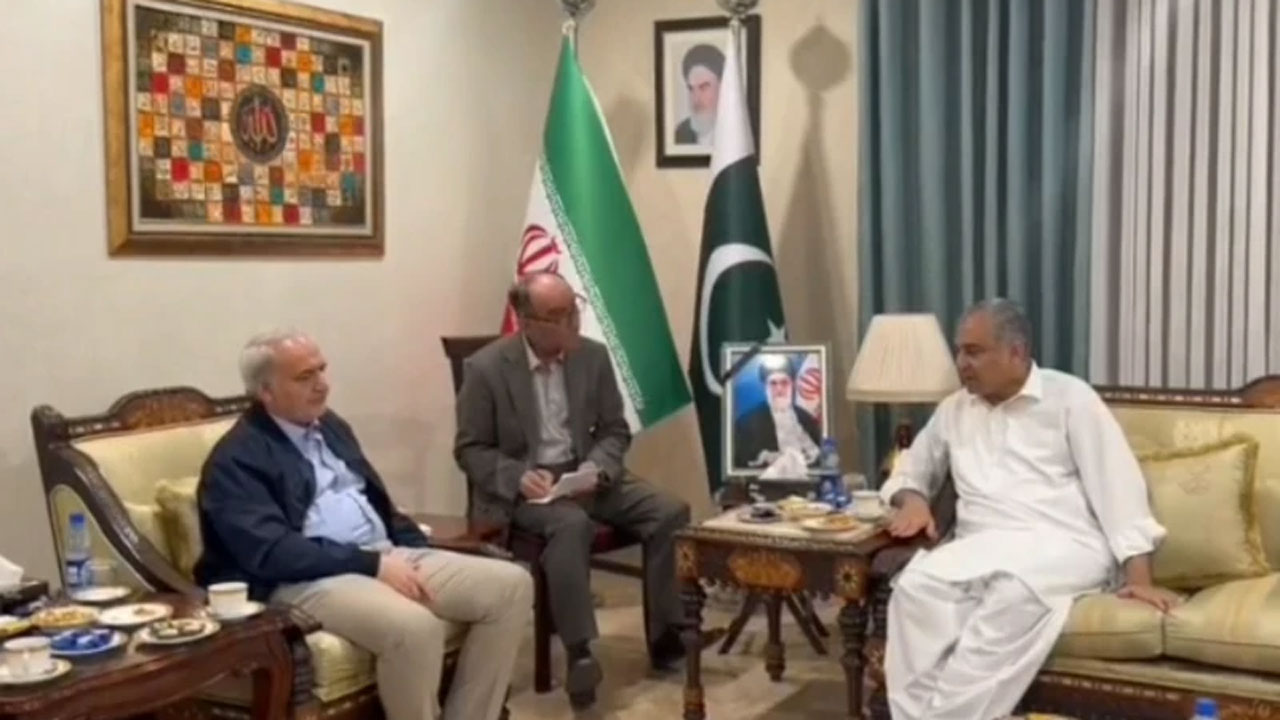 ইরানের রাষ্ট্রদূত রেজা আমিরি মোগাদামের সাথে পৃথক বৈঠক করেছেন পাকিস্তানের স্বরাষ্ট্রমন্ত্রী মহসিন নাকভি