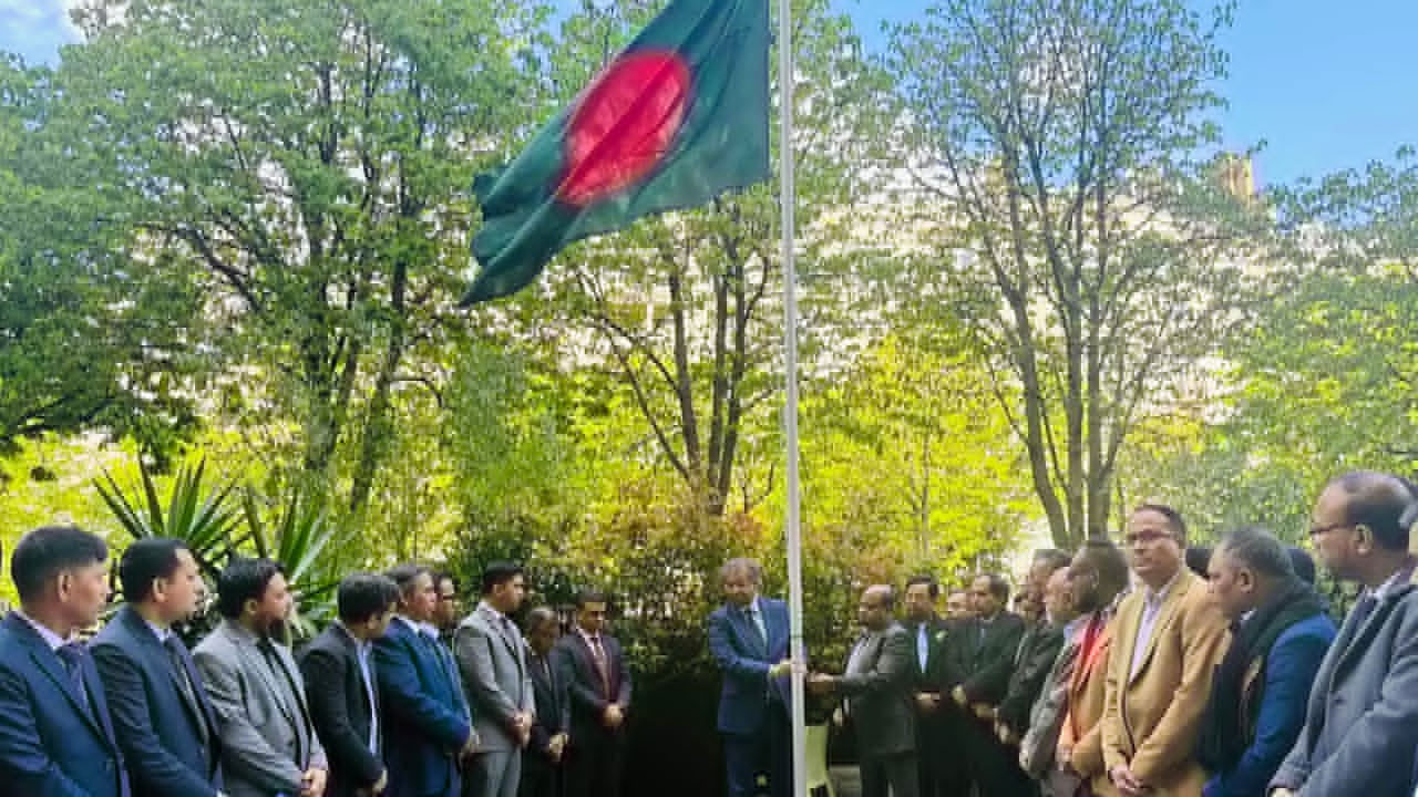 বাংলাদেশের জাতীয় পতাকা উত্তোলন
