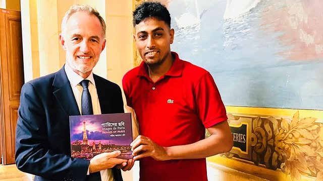 প্যারিসের মেয়র ইমানুয়েল গ্রেগোয়ার ও আলোকচিত্রী রনি