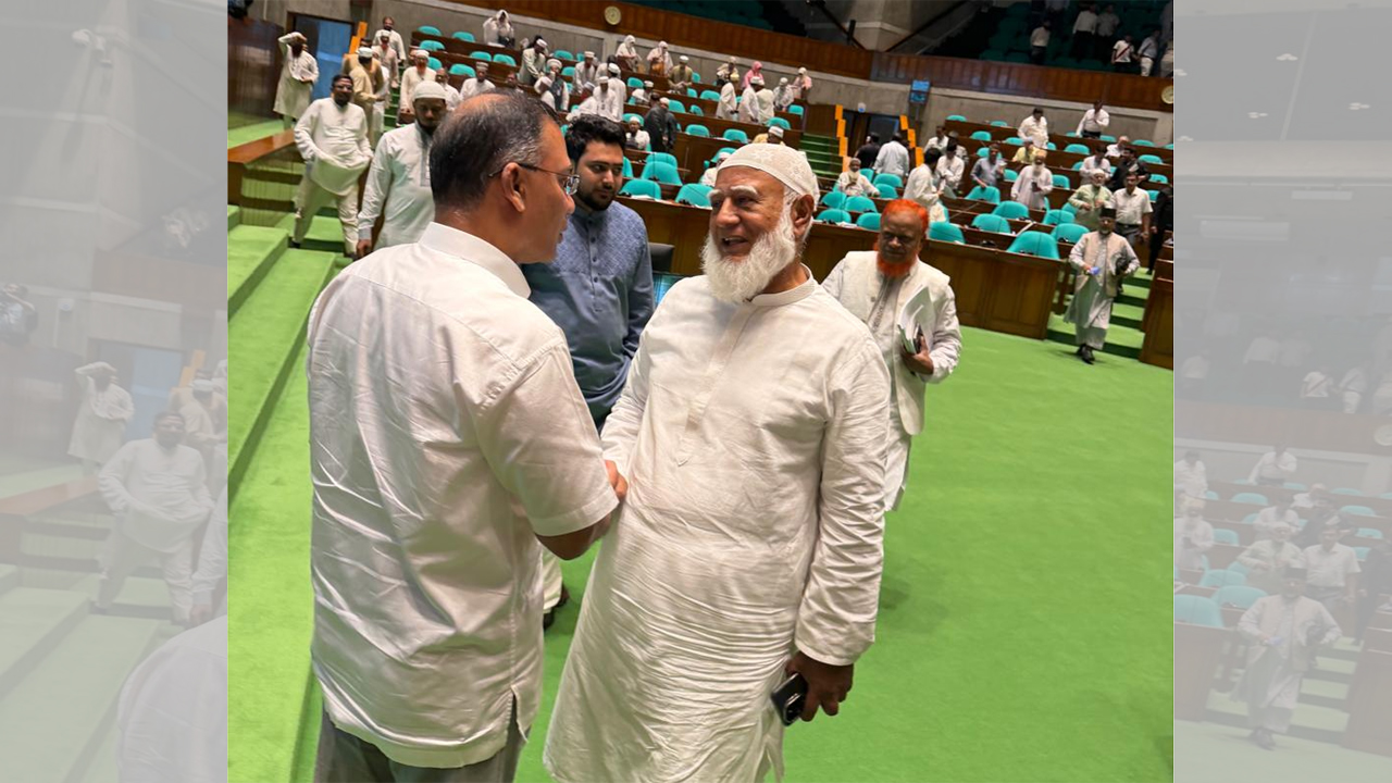 সংসদে প্রধানমন্ত্রী তারেক রহমান ও জামায়াত আমির ডা: শফিকুর রহমানের কুশল বিনিময়