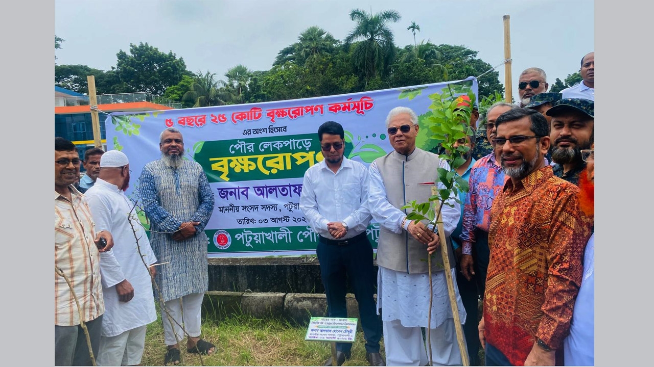 পটুয়াখালী সরকারি কলেজ প্রফেসর’স লাউঞ্জে আলতাফ হোসেন চৌধুরী