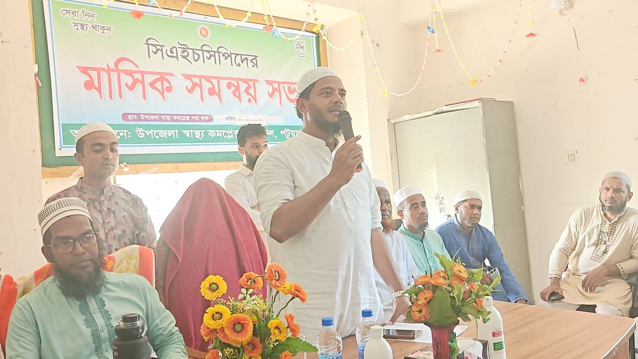 বক্তব্য রাখছেন ড. শফিকুল ইসলাম মাসুদ