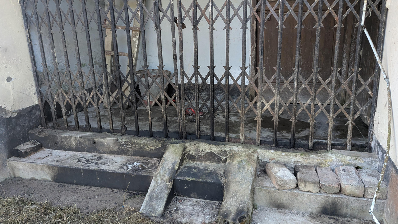 ডিবুয়াপুর শাখার গ্রামীণ ব্যাংকে আগুন।