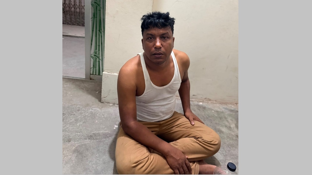 সোনারগাঁওয়ে ভুয়া পুলিশ হিরা শেখ গ্রেফতার