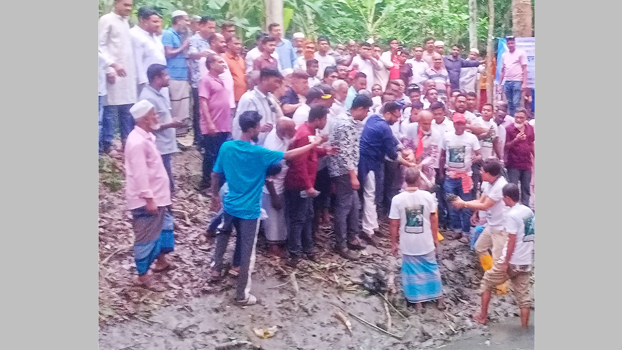 খাল পুনঃখনন কাজের উদ্বোধন করলেন গণপূর্ত প্রতিমন্ত্রী