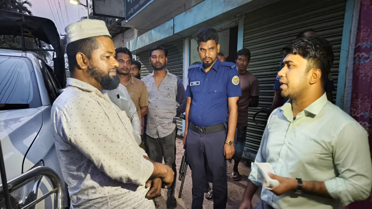 নাজিরপুরে অতিরিক্ত দামে পেট্রোল বিক্রি, দুই ব্যবসায়ীকে জরিমানা