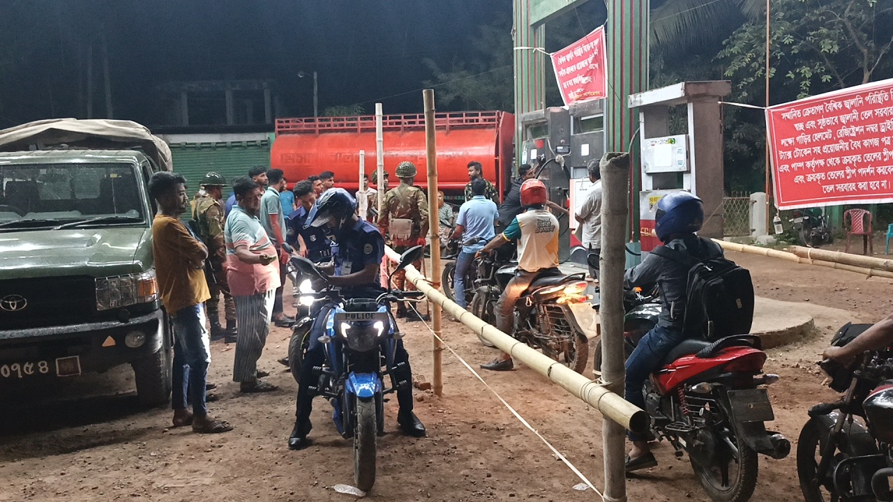 পিরোজপুরে চালু হয়েছে ‘স্মার্ট ফুয়েল’ অ্যাপ, ফিলিং স্টেশনে কমবে ভিড়