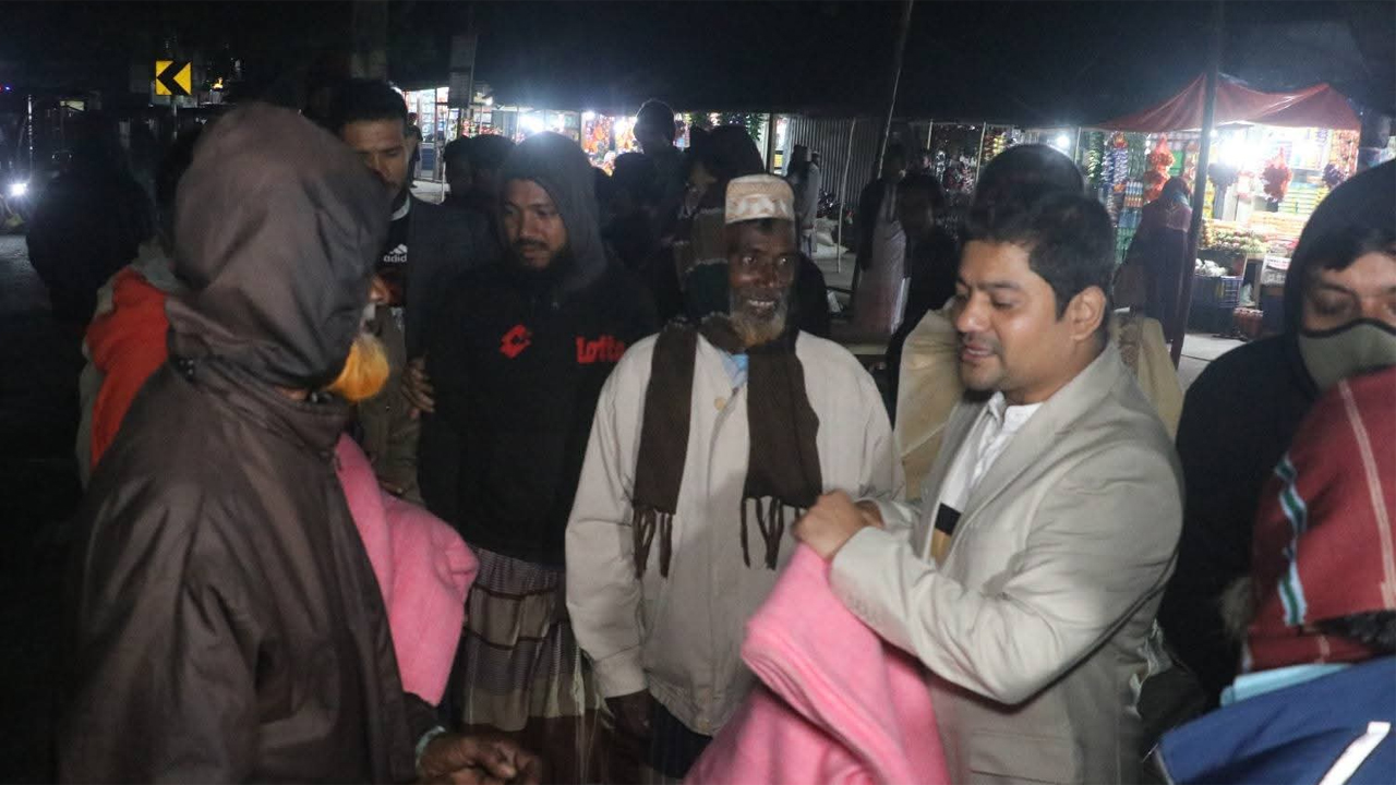 উপজেলা প্রশাসকের কম্বল বিতরণ।