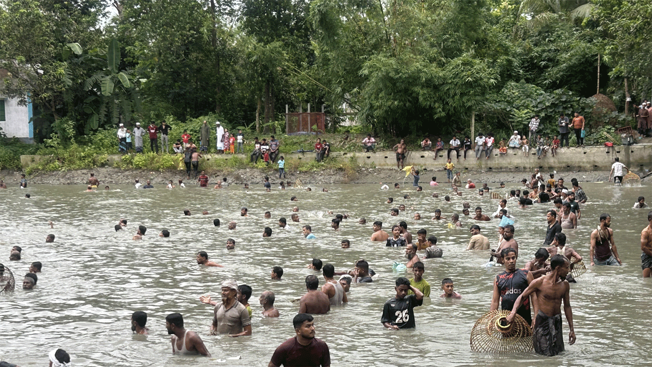 পোলো দিয়ে মাছ শিকার
