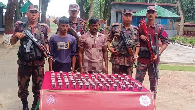 নিষিদ্ধ ট্যাপেন্টাডল ট্যাবলেটসহ আটকরা