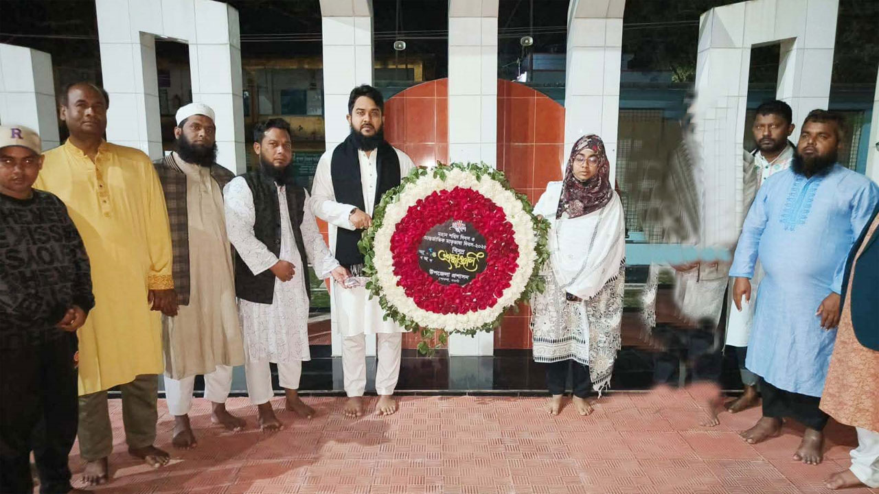 নিতপুরে অবস্থিত শহীদ মিনারে পুষ্পস্তবক অর্পণ