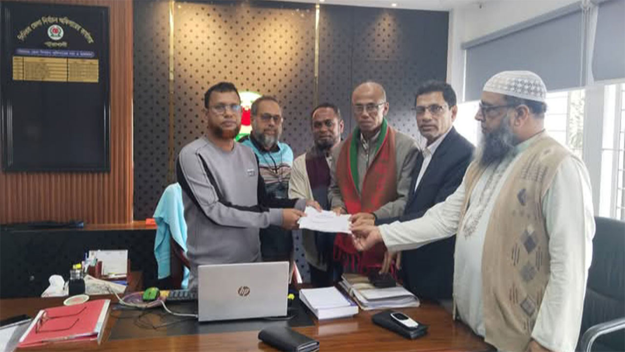 পটুয়াখালী-৪ আসনে বিএনপি প্রার্থী মোশাররফ হোসেনের পক্ষে মনোনয়নপত্র সংগ্রহ করা হয়েছে