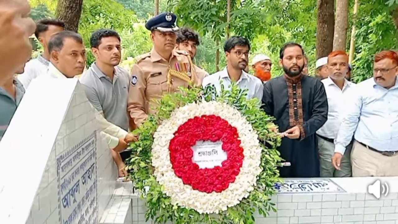 ভাঙ্গায় জুলাইয়ের সর্বকনিষ্ঠ শহীদ আহাদসহ ২ শহীদের কবরে দোয়া