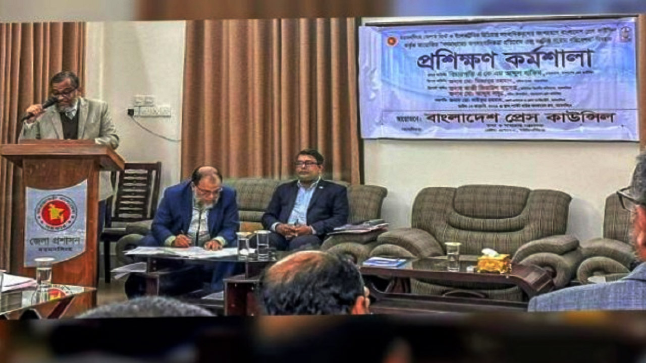 প্রেস কাউন্সিল চেয়ারম্যান বিচারপতি এ কে এম আব্দুল হাকিম