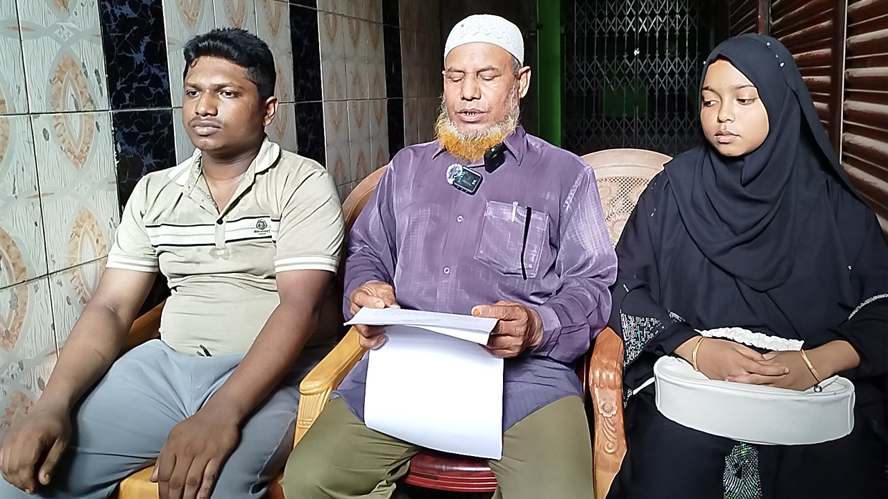 সংবাদ সম্মেলনে বক্তব্য রাখছেন ভুক্তভোগী নাজিম উদ্দিন দেওয়ান