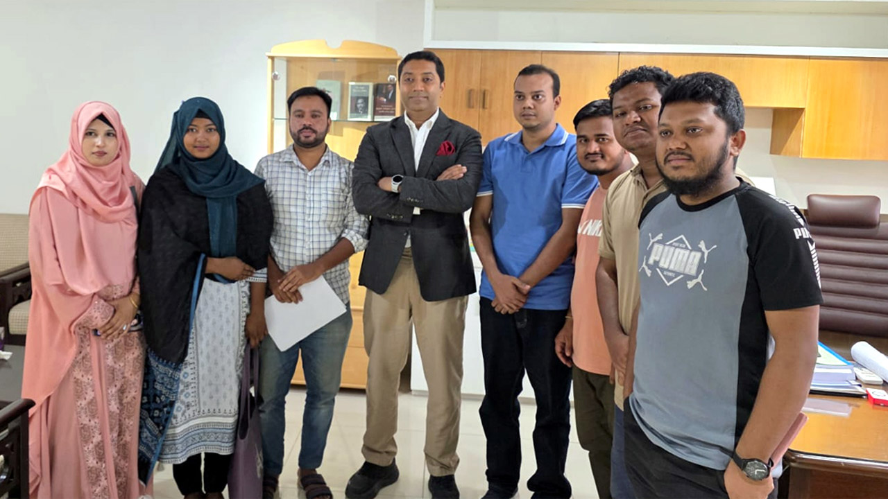 প্রাথমিক ও গণশিক্ষা প্রতিমন্ত্রী ববি হাজ্জাজের সাথে প্রাথমিক সহকারী শিক্ষকদের প্রতিনিধি দল