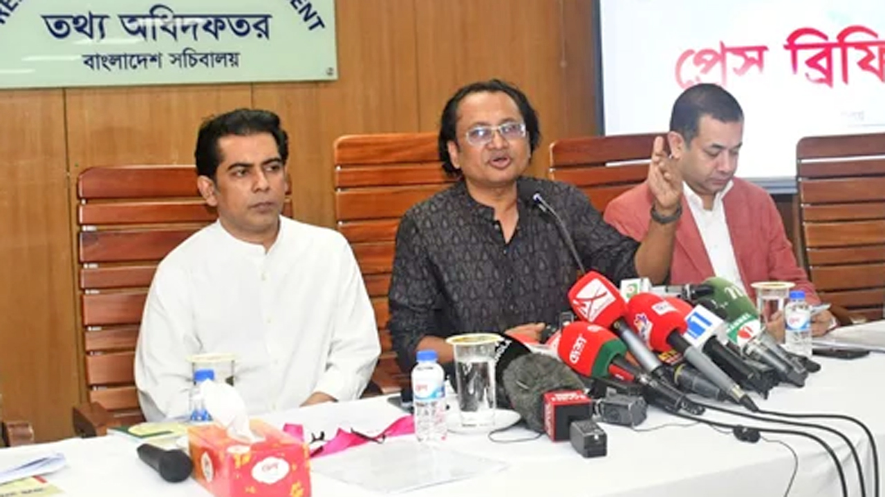 সংবাদ সম্মেলনে কথা প্রধানমন্ত্রীর তথ্য ও সম্প্রচার বিষয়ক উপদেষ্টা ডা. জাহেদ উর রহমান