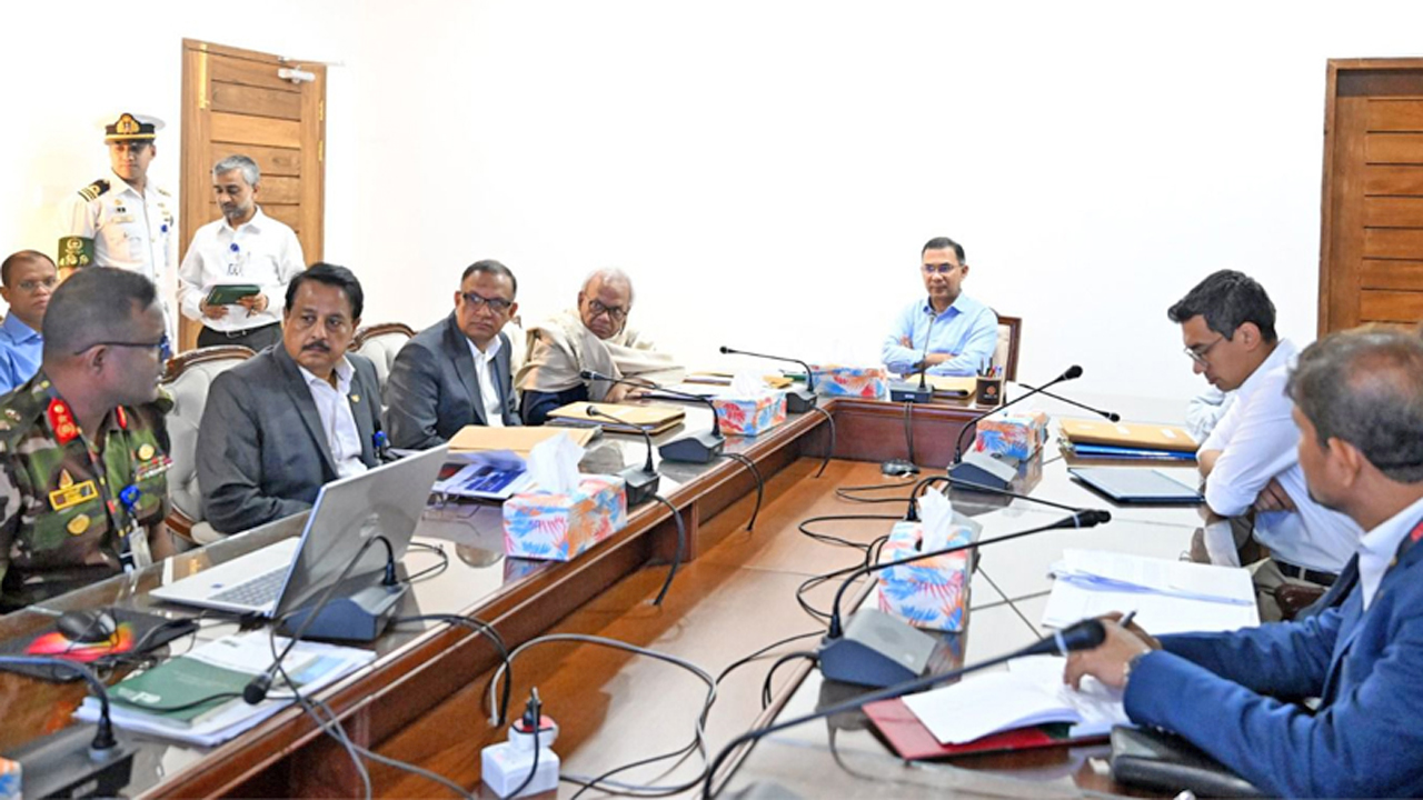 বস্ত্র ও পাট মন্ত্রণালয়ের বন্ধ কারখানাগুলোর বিষয়ে মন্ত্রণালয় ও সংশ্লিষ্টদের সাথে বৈঠক করেছেন প্রধানমন্ত্রী