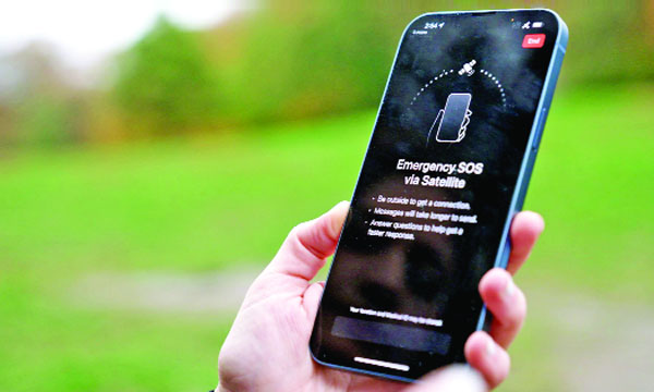 আইফোনে স্যাটেলাইট সেবার পরিধি বাড়ছে