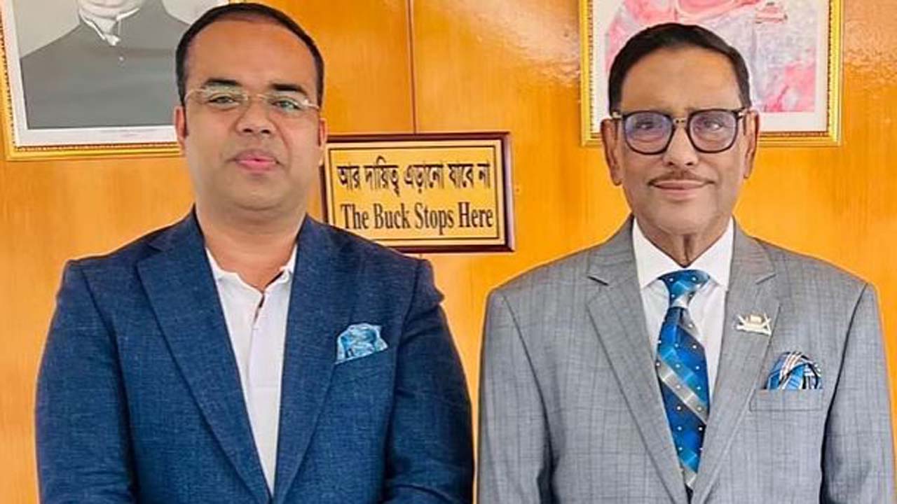 ওবায়দুল কাদেরের সাথে কথিত পালকপুত্র মো: আসাদুজ্জামান হিরু