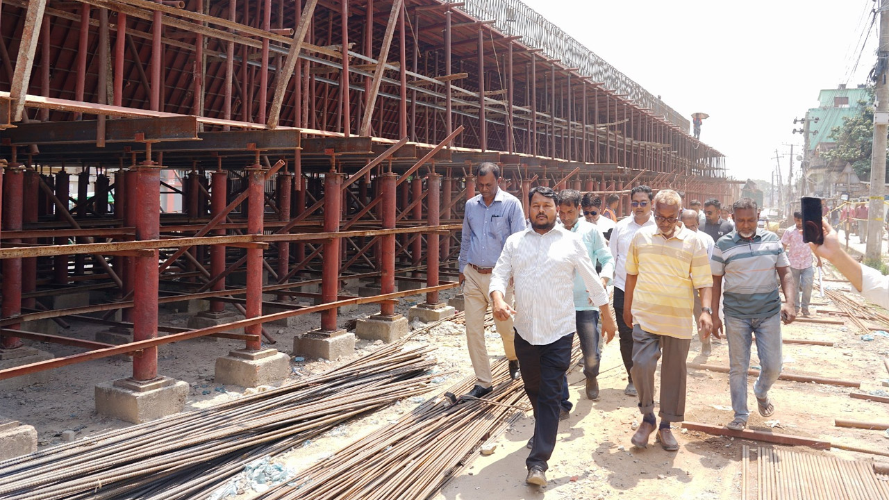 ফ্লাইওভারসহ বিভিন্ন উন্নয়ন কাজ পরিদর্শনে রাসিক প্রশাসক