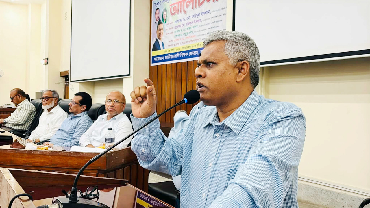 বক্তব্য রাখছেন রাজশাহী বিশ্ববিদ্যালয়ের (রাবি) ভিসি ড. মো: ফরিদুল ইসলাম