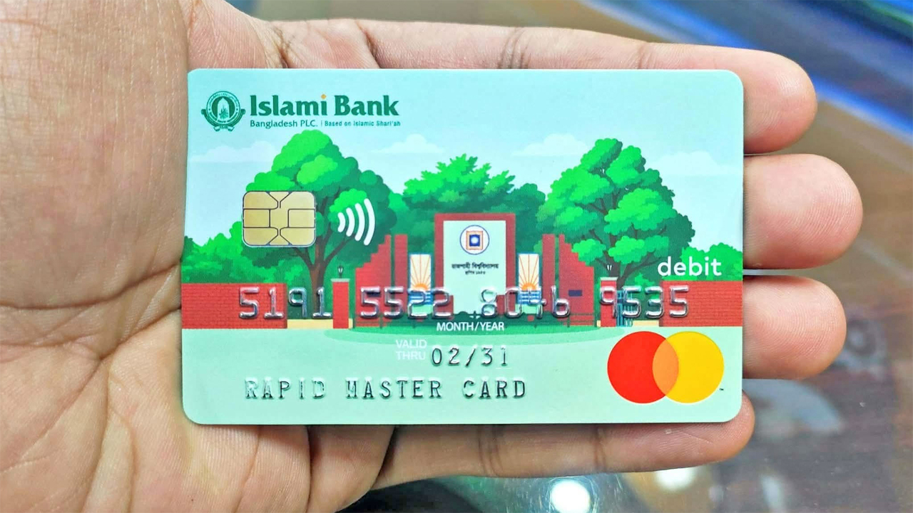 ইসলামী ব্যাংকের কাস্টমাইজড কার্ড পাচ্ছেন রাবি শিক্ষার্থীরা