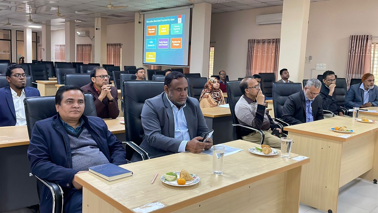 ফি জমাদানে মোবাইল ব্যাংকিং চালু করছে রুয়েট