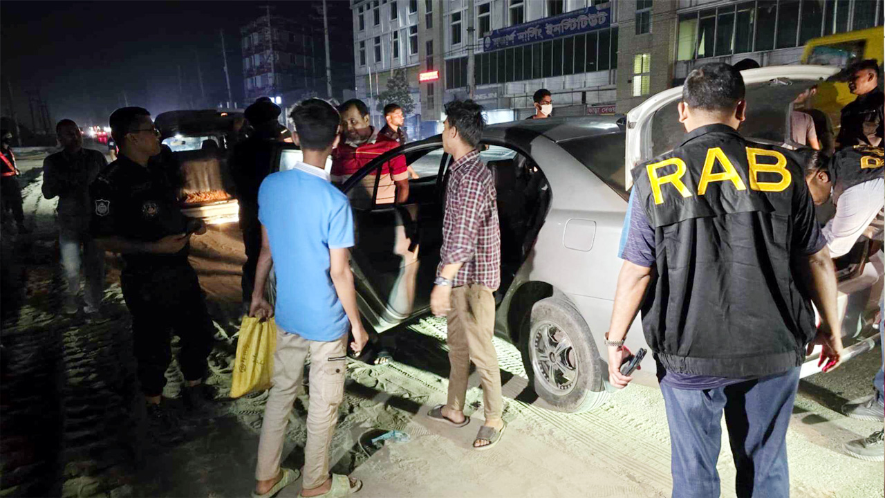রাজধানীতে আইন-শৃঙ্খলা বাহিনীর তল্লাশি