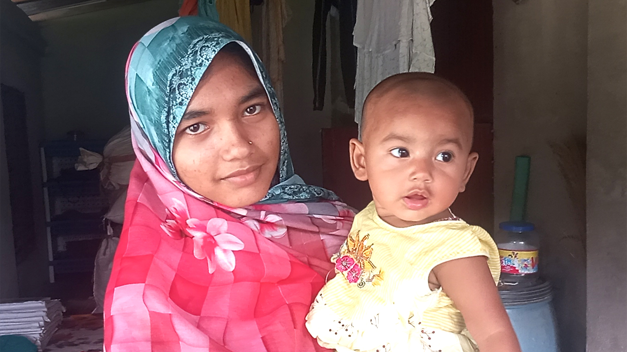 শহীদ রানার স্ত্রী সাম্মী ও শিশু রাফা