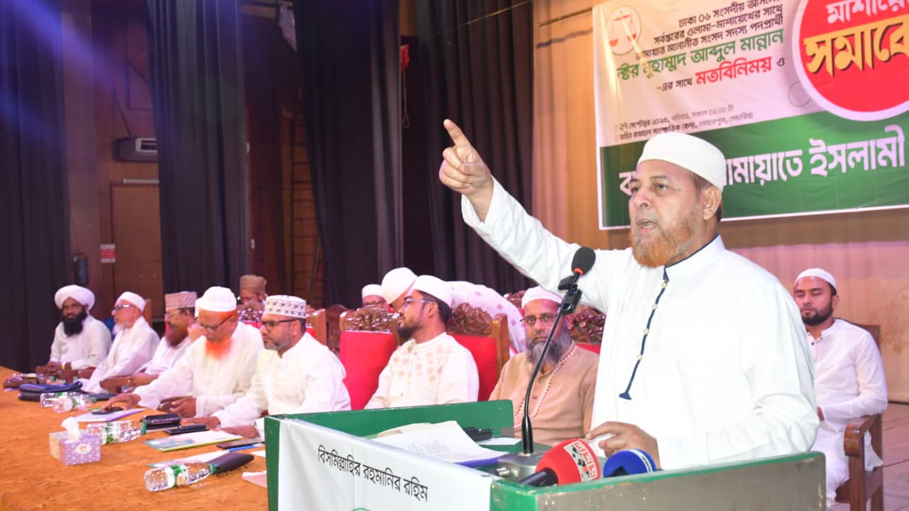 বক্তব্য রাখছেন মাওলানা রফিকুল ইসলাম খান