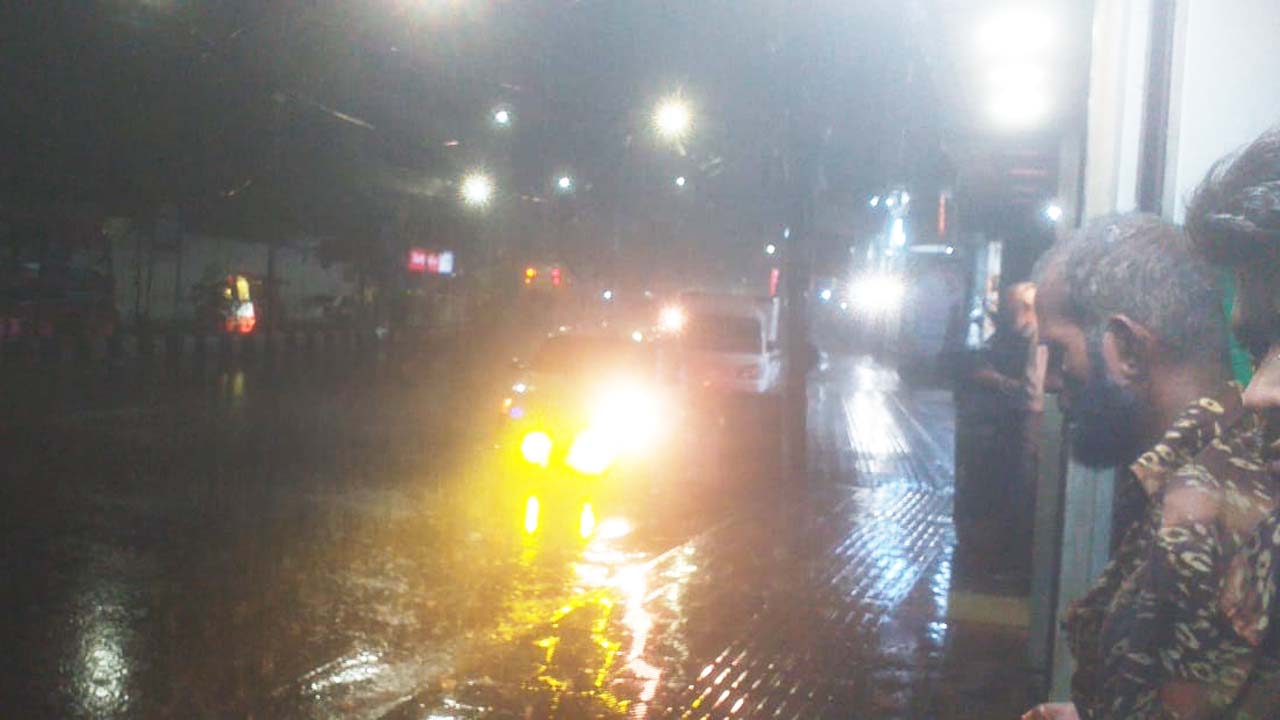 শিলাবৃষ্টিতে ভিজল রাজধানী