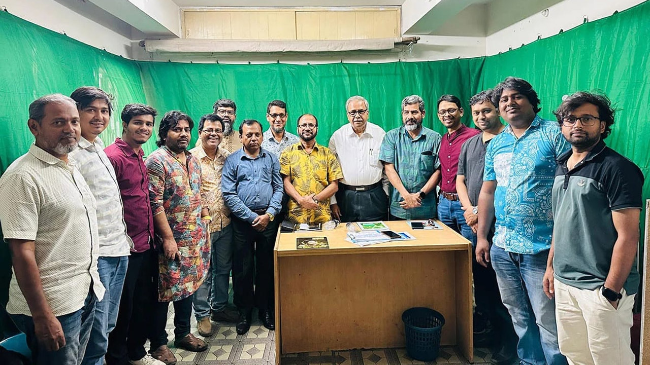 উপস্থিত নেতৃবৃন্দ ও সদস্যদের কয়েকজন