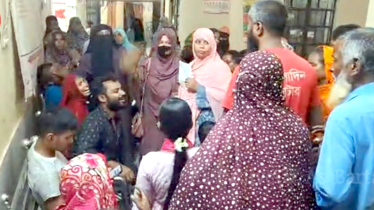 হাসপাতালে স্বজনদের আহাজারি