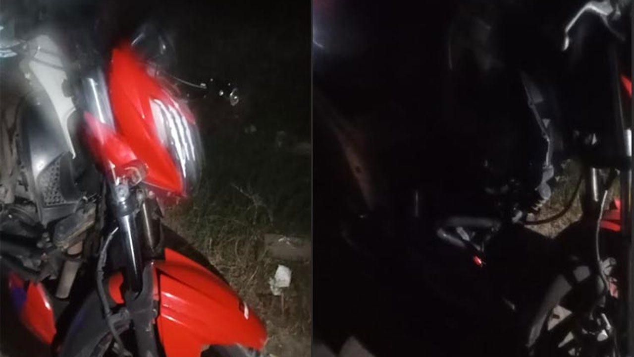 দুর্ঘটনাকবলিত মোটরসাইকেলে