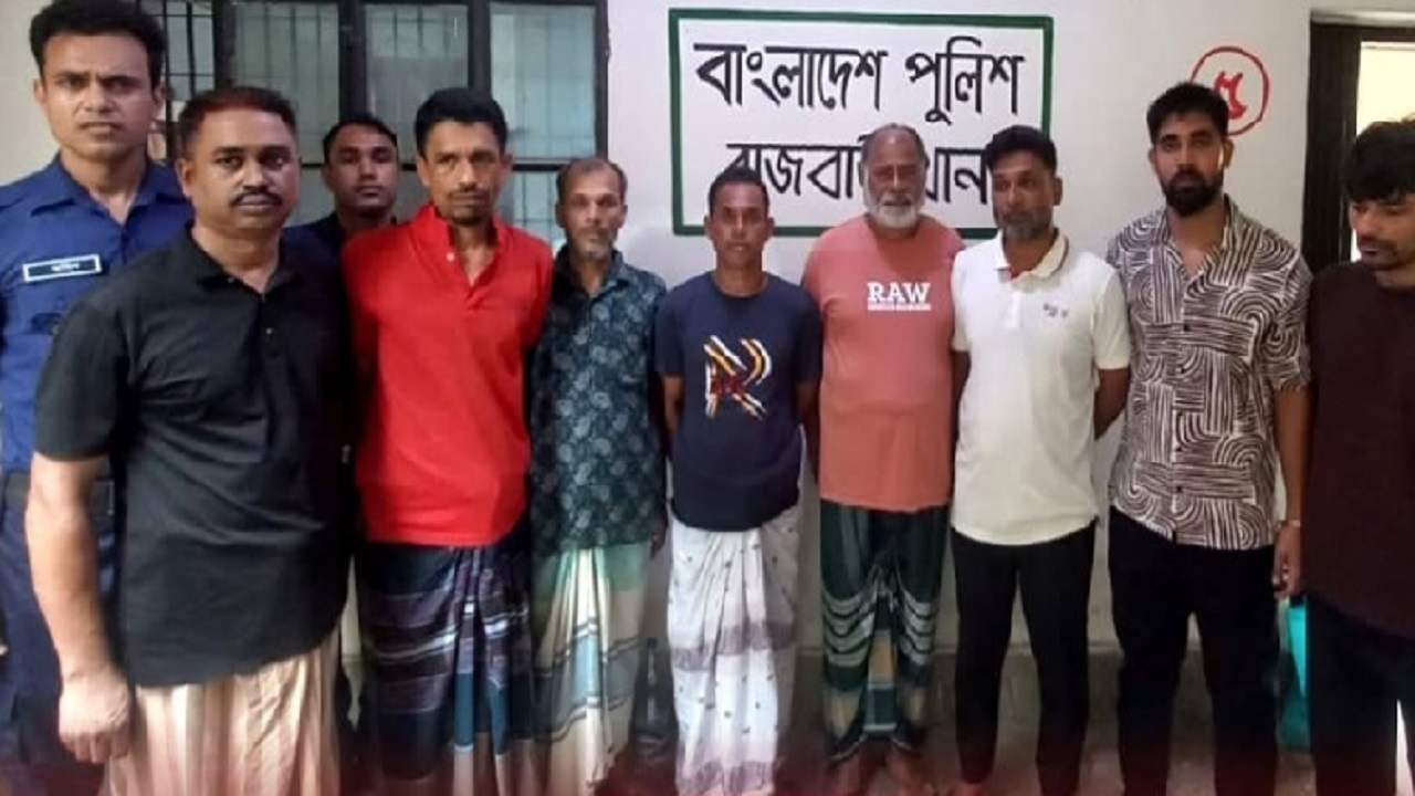 রাজবাড়ীতে রাষ্ট্রবিরোধী মিছিল করায় নিষিদ্ধ ঘোষিত আ’লীগের ৮ নেতা গ্রেফতার