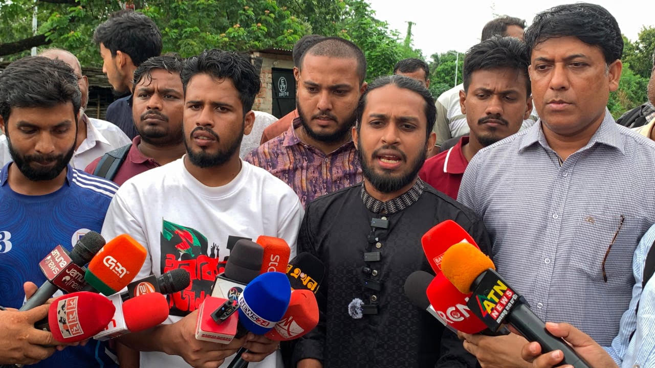বৈঠকের সিদ্ধান্ত গণমাধ্যমকে জানিয়েছেন রাকসুর সাধারণ সম্পাদক সালাউদ্দিন আম্মার