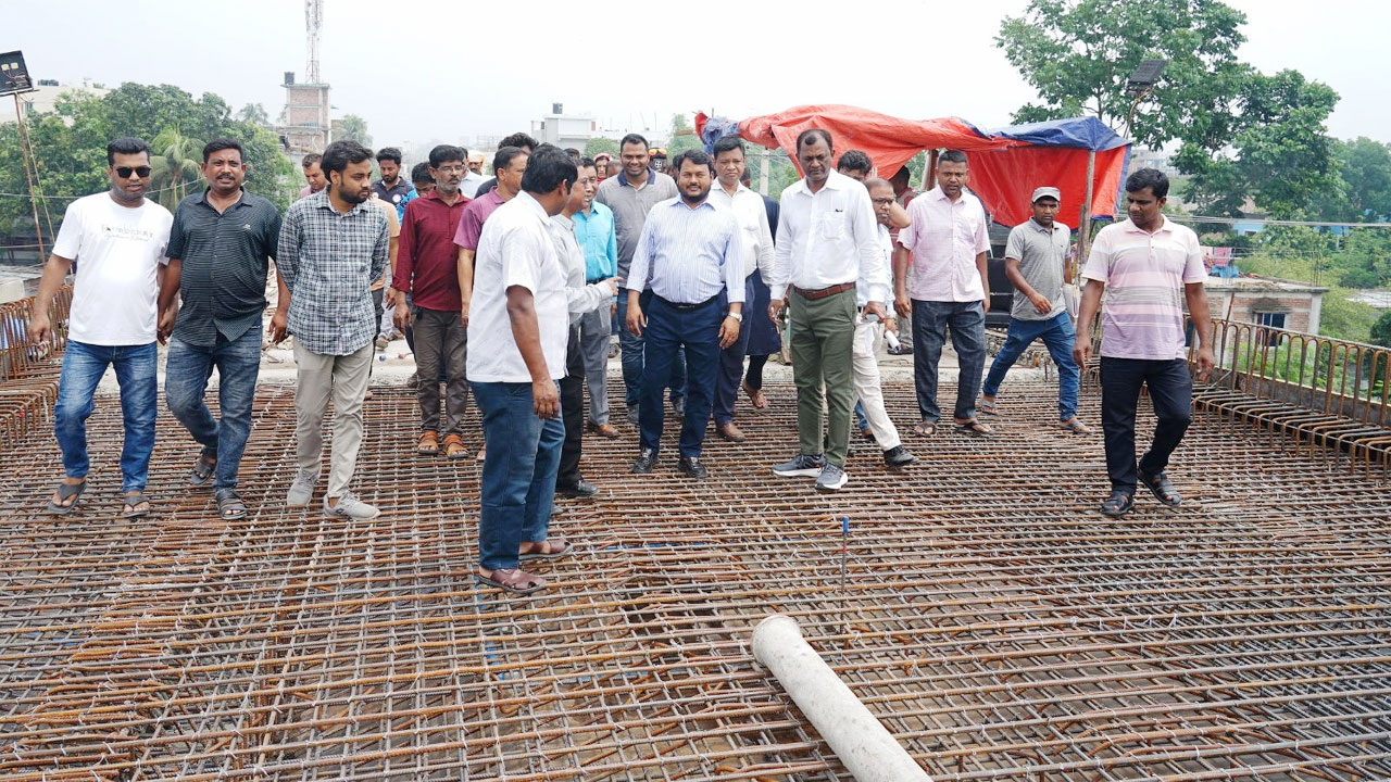 রাজশাহী সিটি করপোরেশনের উন্নয়ন কার্যক্রম পরিদর্শনে রাসিক প্রশাসক