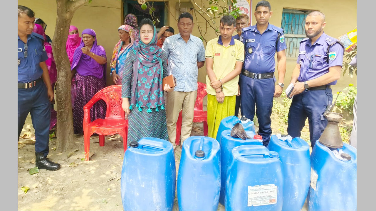অবৈধভাবে মজুতকৃত পেট্রোল, উপজেলা প্রশাসনের অভিযান