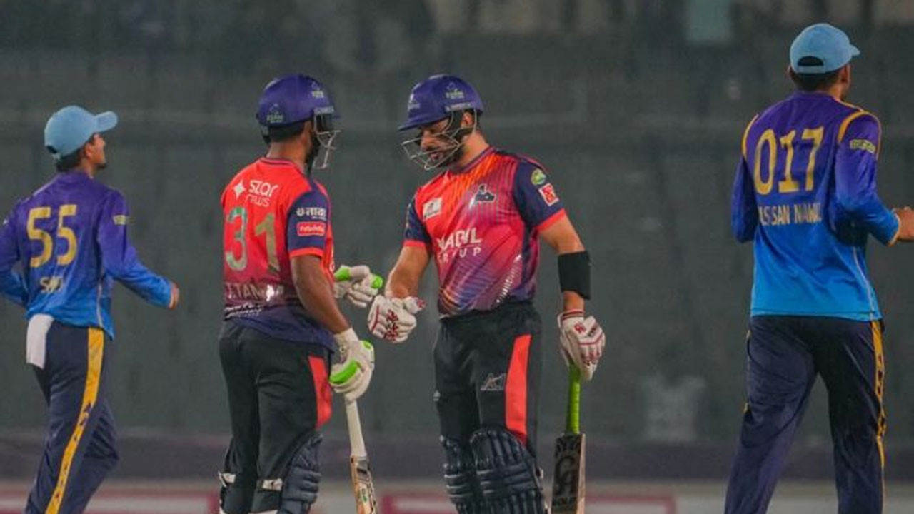 লিগ পর্ব ও কোয়ালিফাইয়ার মিলিয়ে রাজশাহীর বিপক্ষে তিনবারের দেখায় দু’বার জয় পেয়েছে চট্টগ্রাম