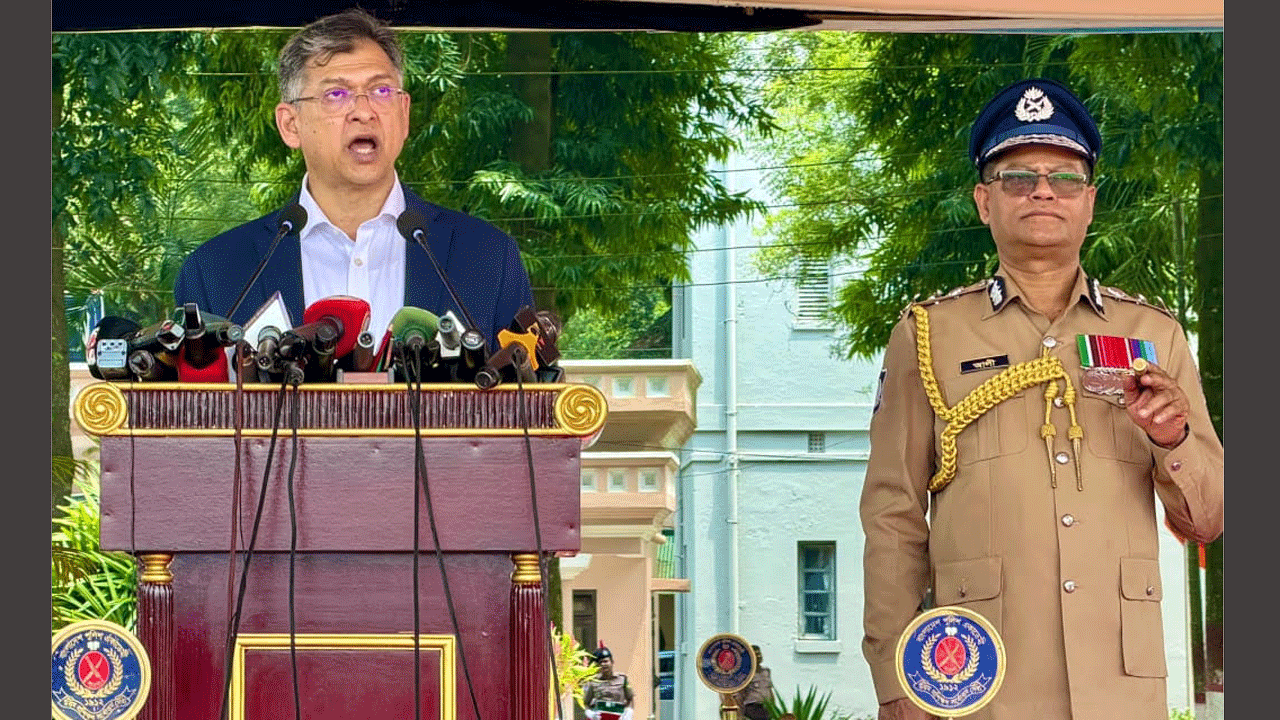 বক্তব্য রাখছেন স্বরাষ্ট্রমন্ত্রী সালাহউদ্দিন আহমদ