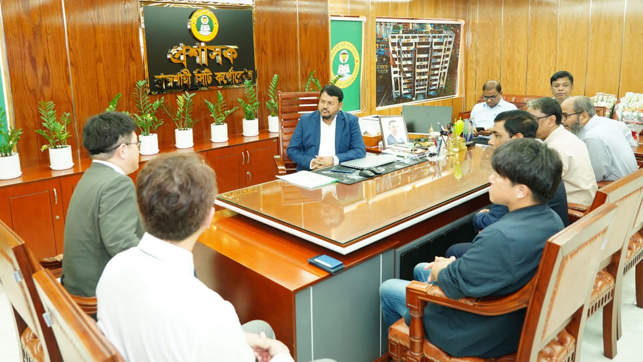 রাসিক প্রশাসকের দফতরে মতবিনিময়