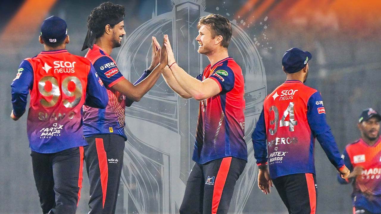 উইকেট লাভের পর রাজশাহীর খেলোয়াড়দের উচ্ছ্বাস