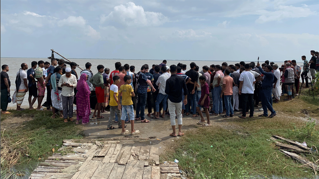 পদ্মায় নৌকাডুবি