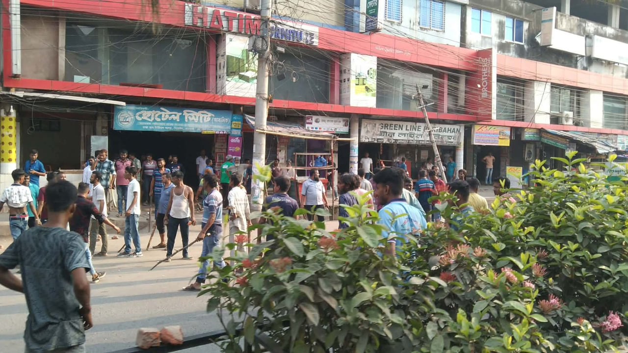 রাজশাহী মোটর শ্রমিক ইউনিয়ন দখল ঘিরে সংঘর্ষ, ককটেল বিস্ফোরণ | দৈনিক নয়া দিগন্ত