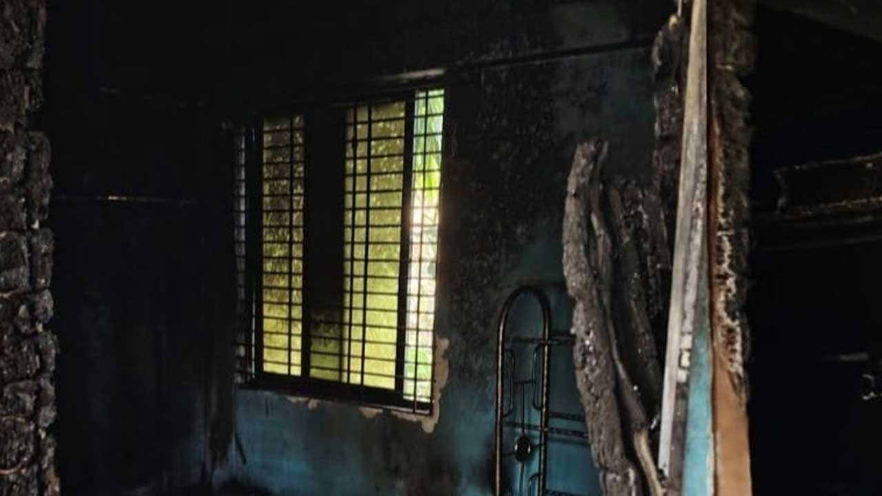 দুর্বৃত্তের আগুনে পুড়ে যাওয়া জামায়াত কর্মীর বসতঘর