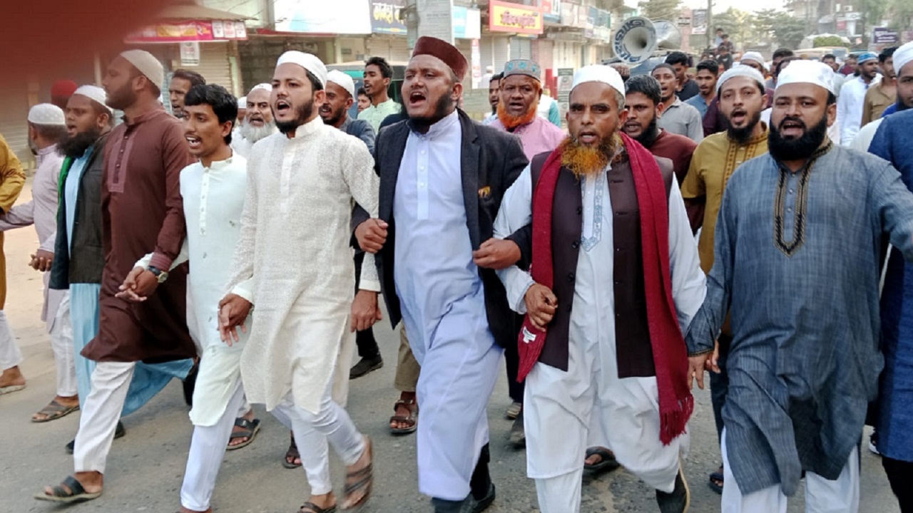 ওসমান হাদিকে হত্যার প্রতিবাদে রামগড়ে বিক্ষোভ, সর্বোচ্চ শাস্তির দাবি