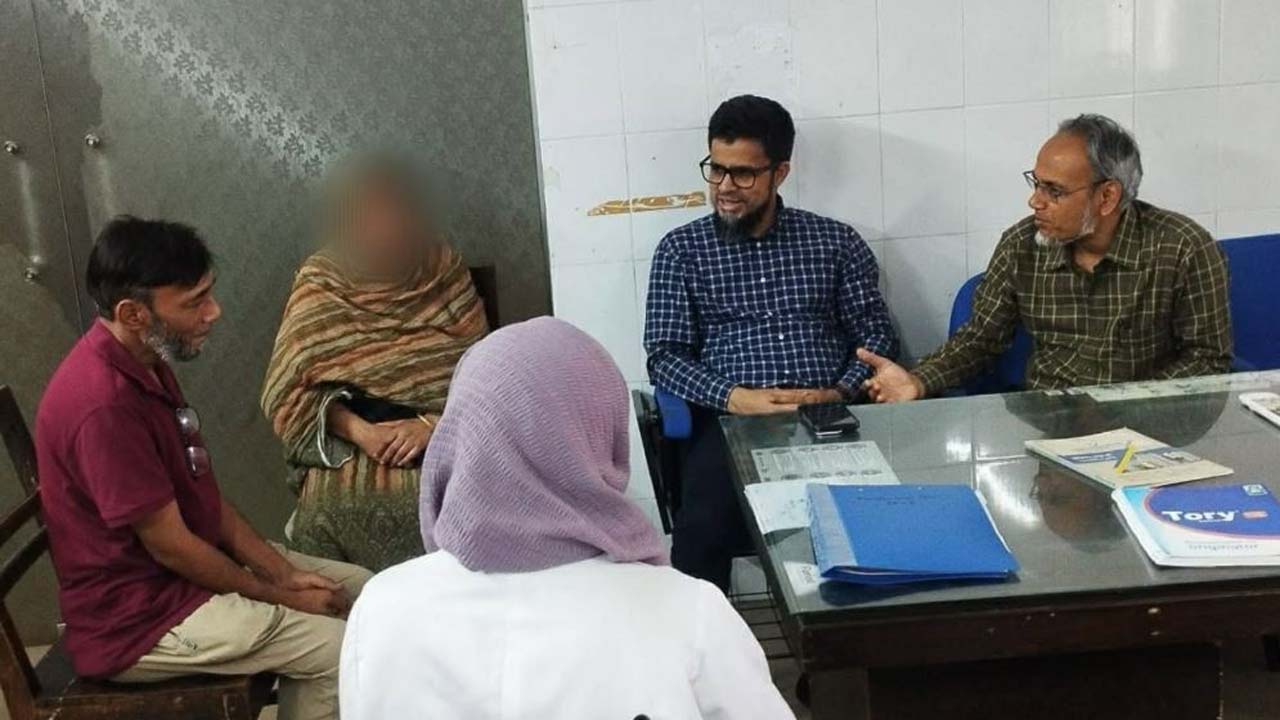 রামিসার মায়ের চিকিৎসা অব্যাহত রাখতে পাশে বিএনপির স্বাস্থ্যবিষয়ক সম্পাদক