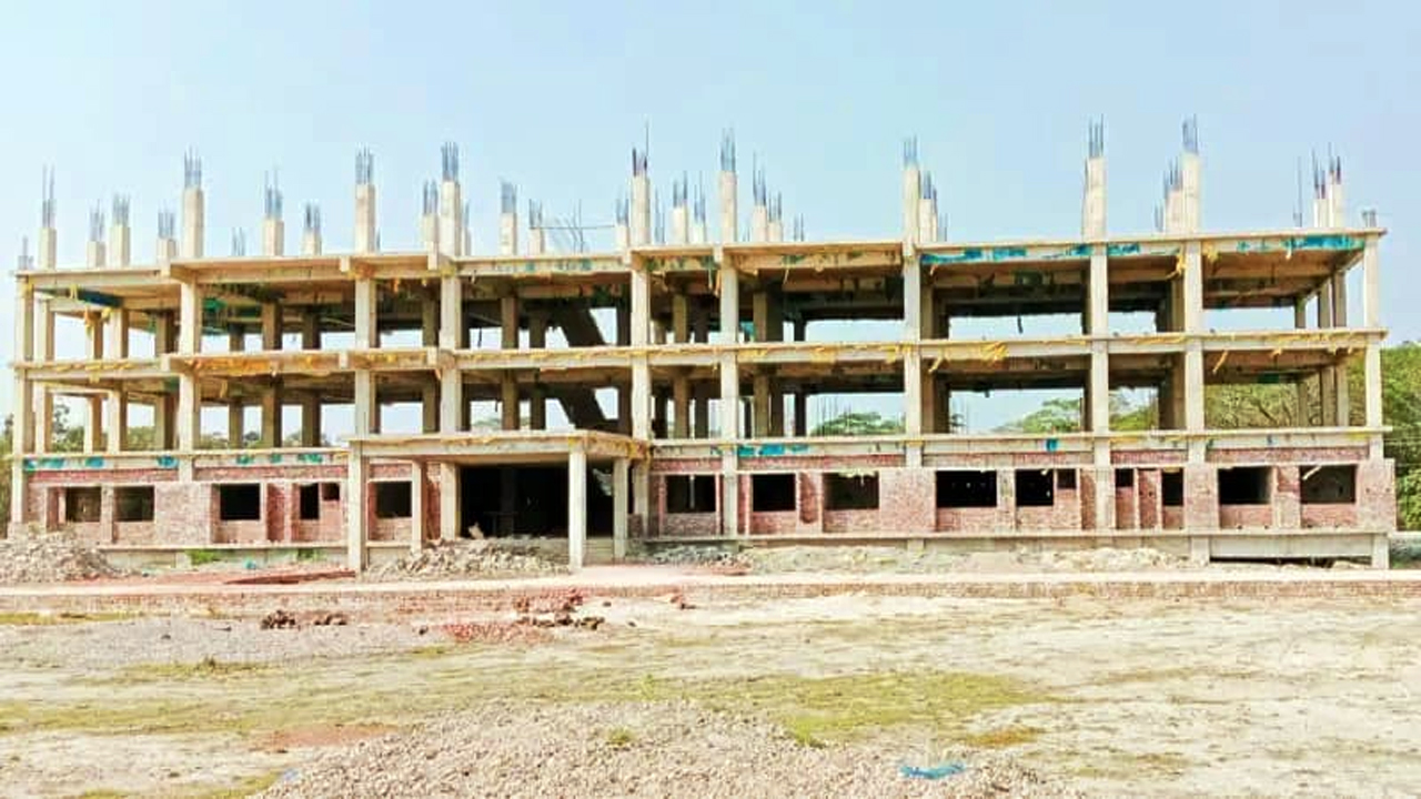নির্মাণাধীন রাঙ্গাবালী উপজেলা স্বাস্থ্য কমপ্লেক্স