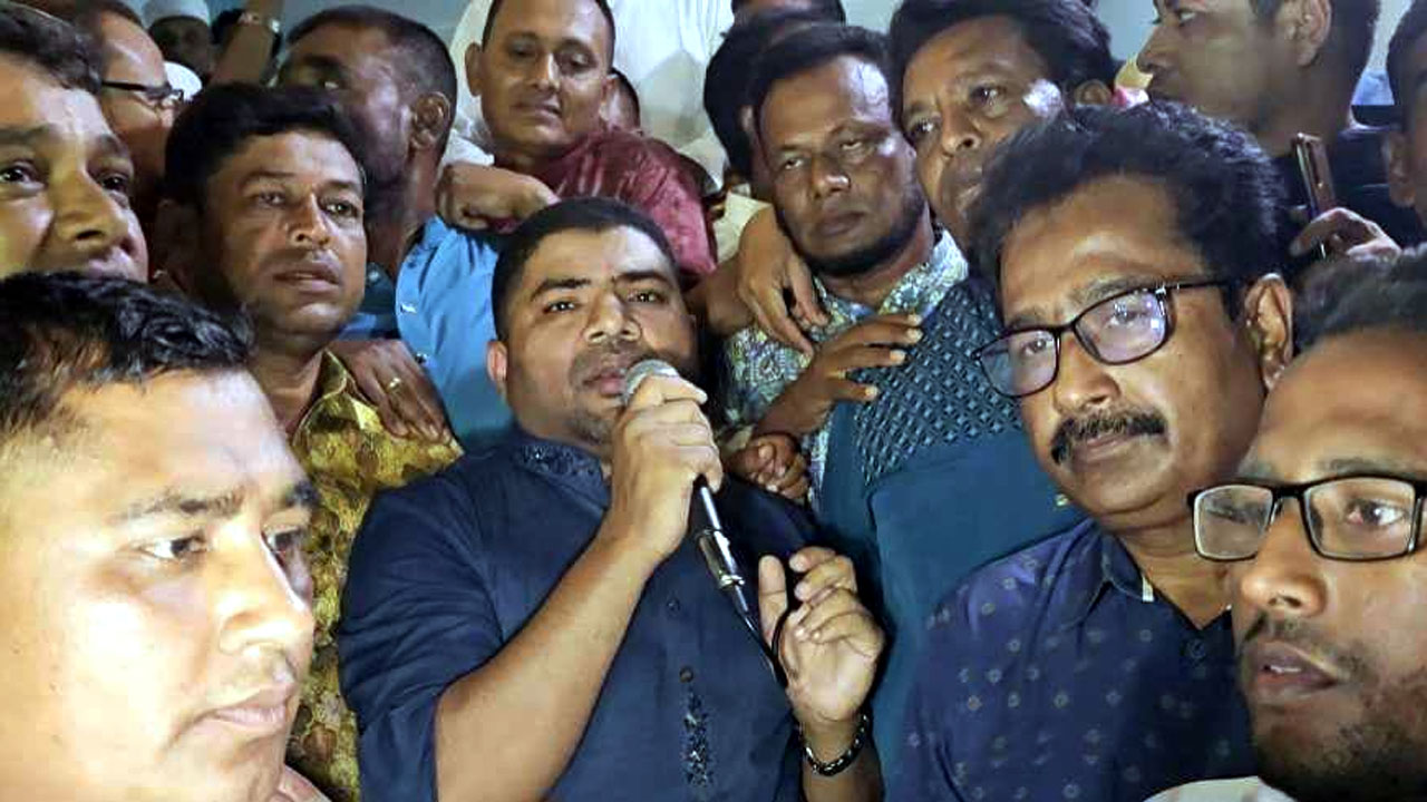 ঈদ পূনর্মিলনীতে বক্তব্য রাখছেন আল মামুন